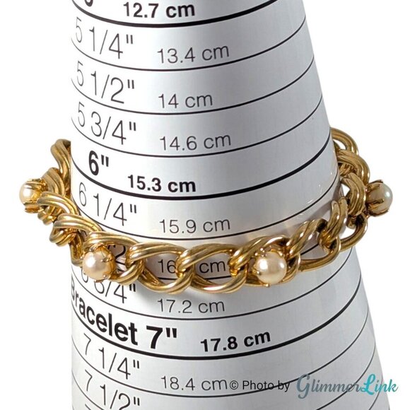 Vintage Curb Link White Faux Pearl Mid Century Gold Tone Bracelet - Picture 5 of 10